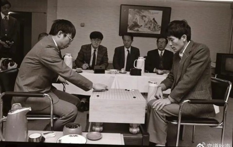 官方网站-聂卫平再获擂台赛三连胜 扳倒酒井猛 迫使日方闭幕式变恳亲会|日本|中日|聂老|山城宏|马晓春_新浪体育_新浪新闻