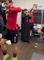 1711552792830056432.gif 8.gif